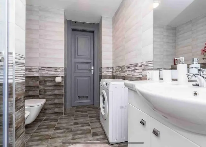D3 Basilica Luxury Spacious Free Parking For 1 Car Daire