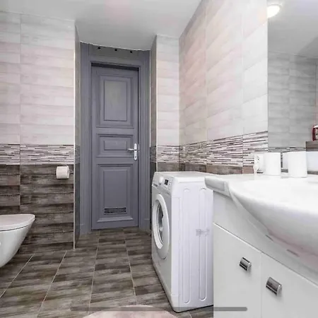 D3 Basilica Luxury Spacious Free Parking For 1 Car Apartament