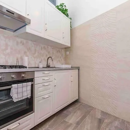 D3 Basilica Luxury Spacious Free Parking For 1 Car *