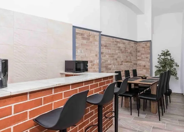 D3 Basilica Luxury Spacious Free Parking For 1 Car *